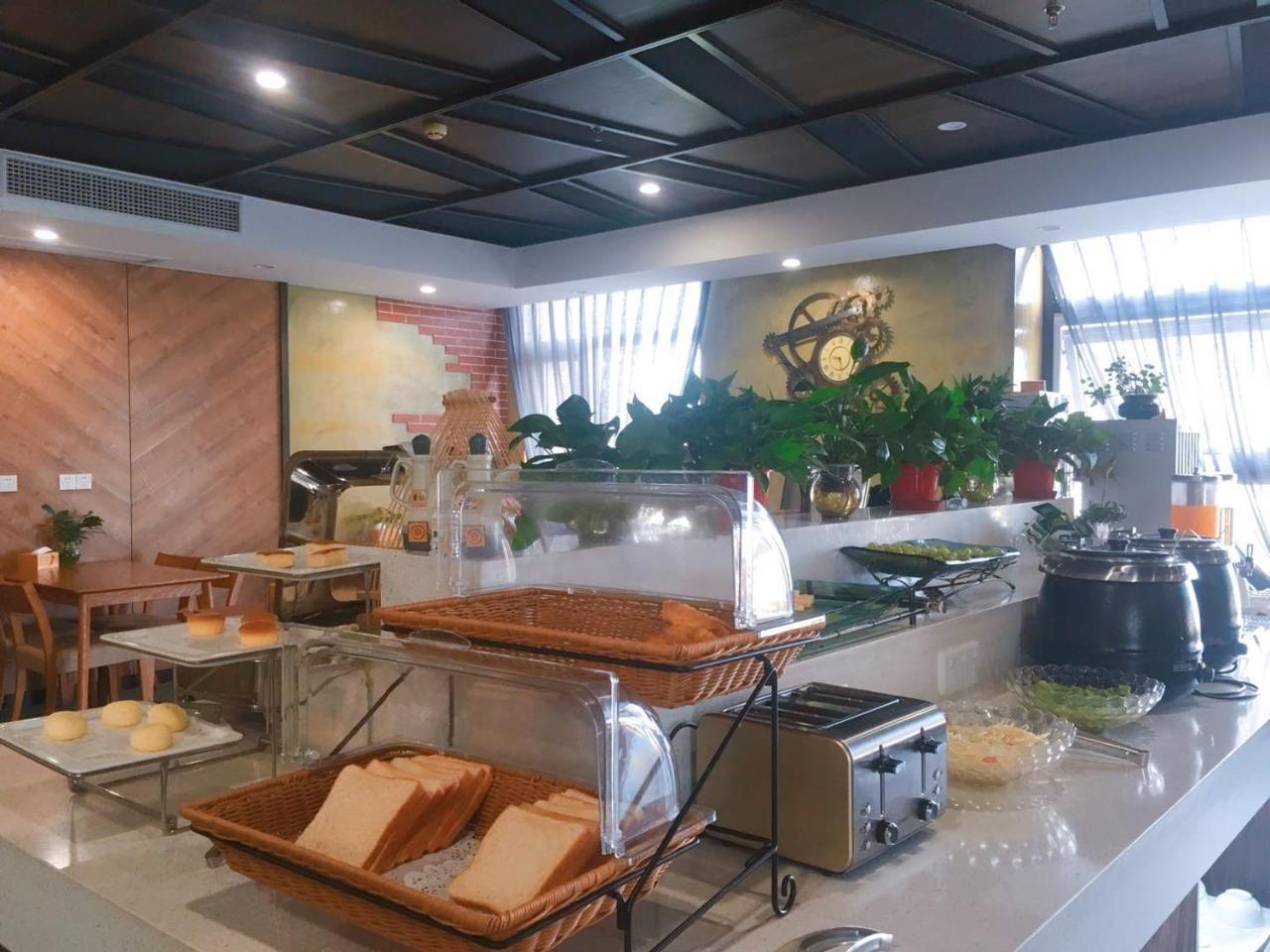 Nostalgia Hotel Near Tianjin Polar Ocean Word- Tianjin Fonte Joy World, 10 Minutes Drive Away From Tianjin Tanggu High-Speed Railway Station, Free Ice-Cream, Mineral Water, Snacks And Laundry Service, English Communication Well Exterior foto