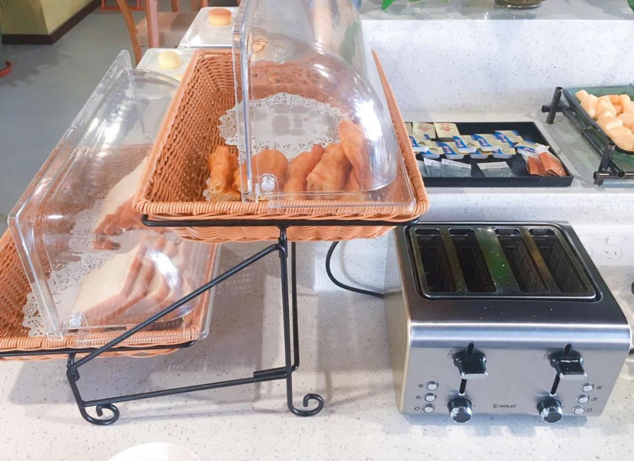 Nostalgia Hotel Near Tianjin Polar Ocean Word- Tianjin Fonte Joy World, 10 Minutes Drive Away From Tianjin Tanggu High-Speed Railway Station, Free Ice-Cream, Mineral Water, Snacks And Laundry Service, English Communication Well Exterior foto